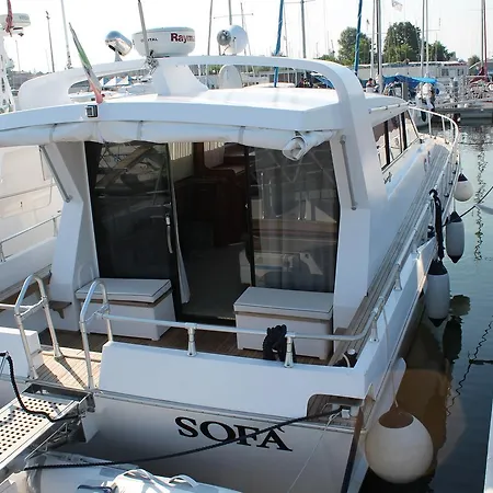 Boathotels Marina Sant'elena 船屋