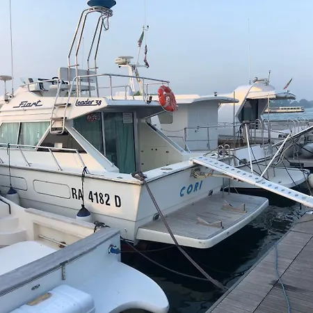 Boathotels Marina Sant'elena 船屋